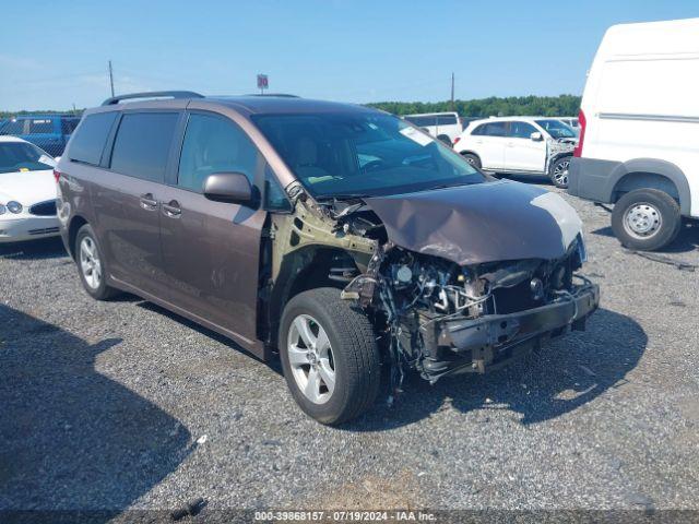  Salvage Toyota Sienna