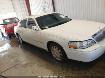  Salvage Lincoln Towncar