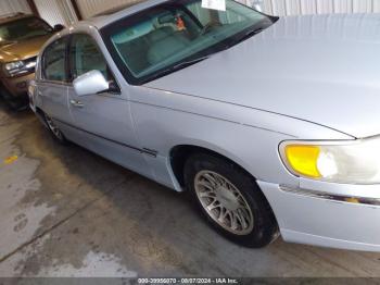  Salvage Lincoln Towncar