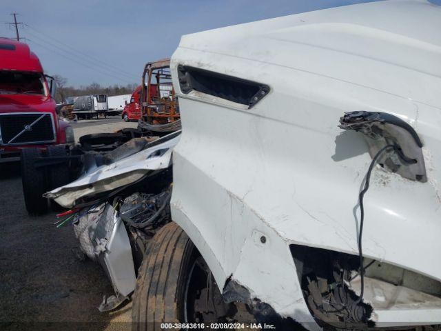  Salvage Freightliner New Cascadia 116