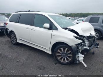  Salvage Toyota Sienna