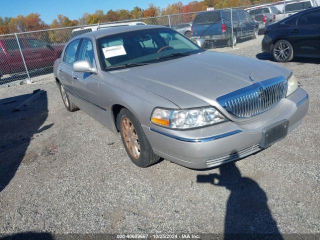  Salvage Lincoln Towncar