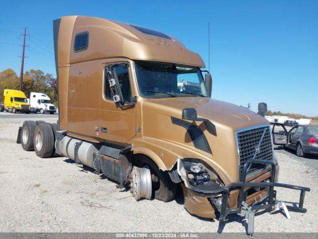  Salvage Volvo Vnl