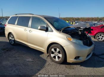  Salvage Toyota Sienna