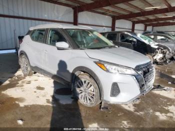  Salvage Nissan Kicks