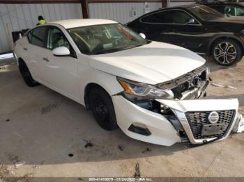  Salvage Nissan Altima