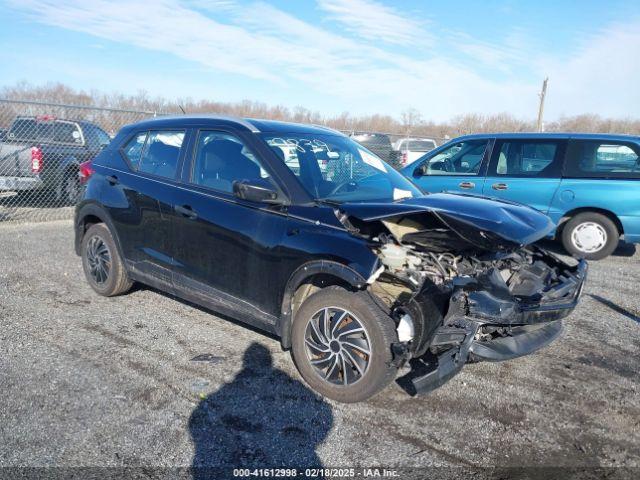  Salvage Nissan Kicks