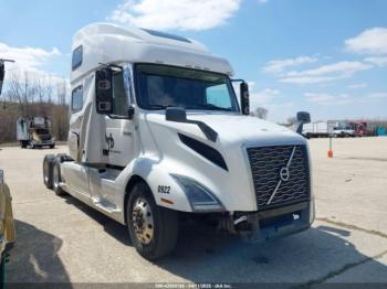  Salvage Volvo Vnl