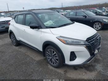  Salvage Nissan Kicks