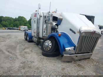  Salvage Kenworth W900