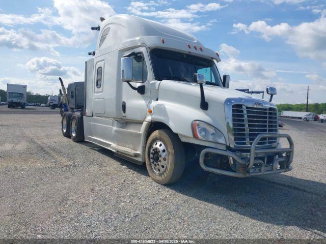  Salvage Freightliner Cascadia 125