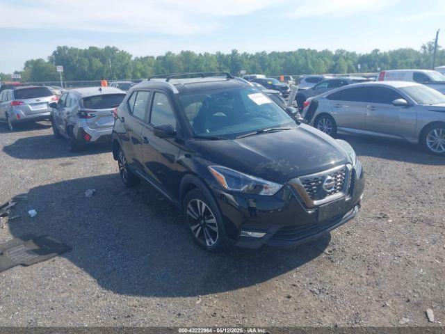  Salvage Nissan Kicks