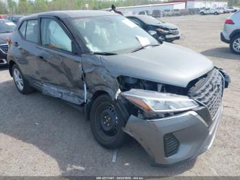  Salvage Nissan Kicks