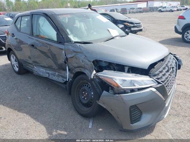  Salvage Nissan Kicks