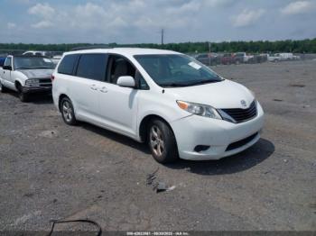  Salvage Toyota Sienna