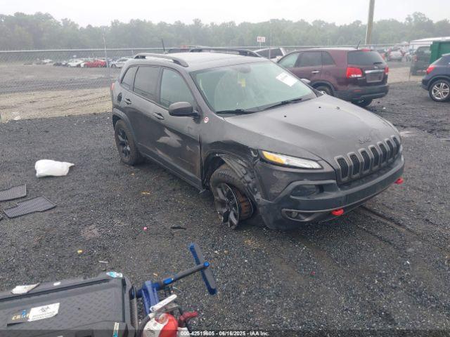  Salvage Jeep Cherokee
