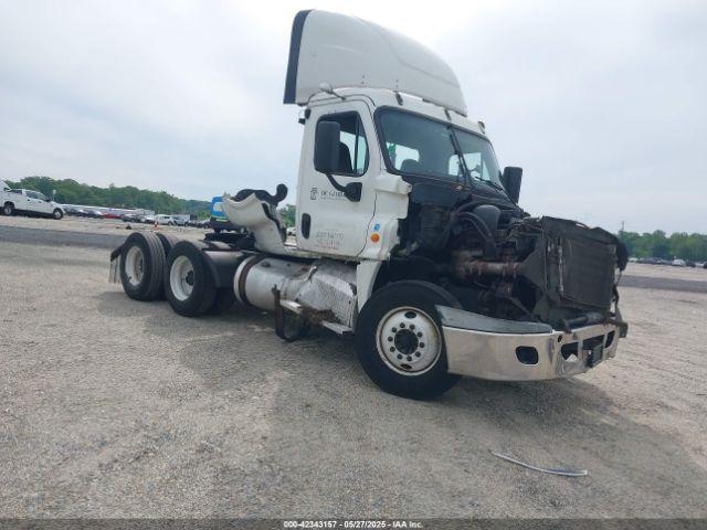  Salvage Freightliner Cascadia 125