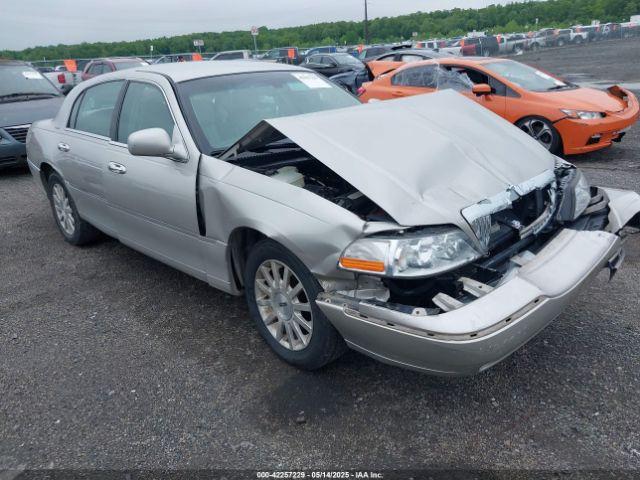  Salvage Lincoln Towncar
