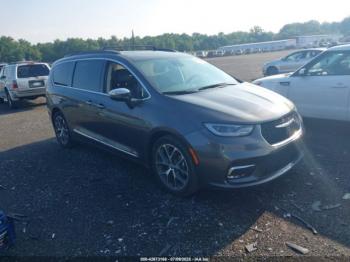  Salvage Chrysler Pacifica