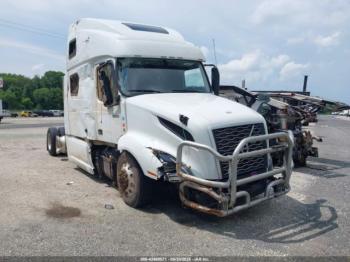  Salvage Volvo Vnl