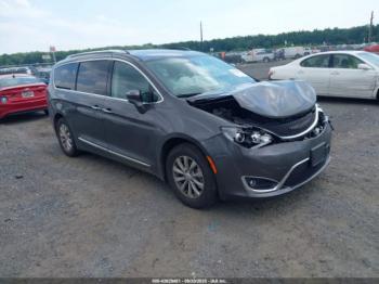  Salvage Chrysler Pacifica