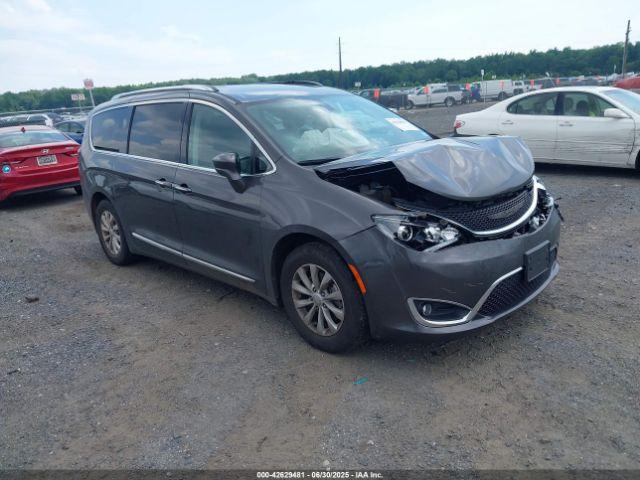  Salvage Chrysler Pacifica
