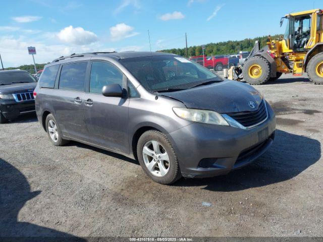 Salvage Toyota Sienna