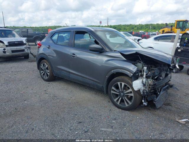  Salvage Nissan Kicks