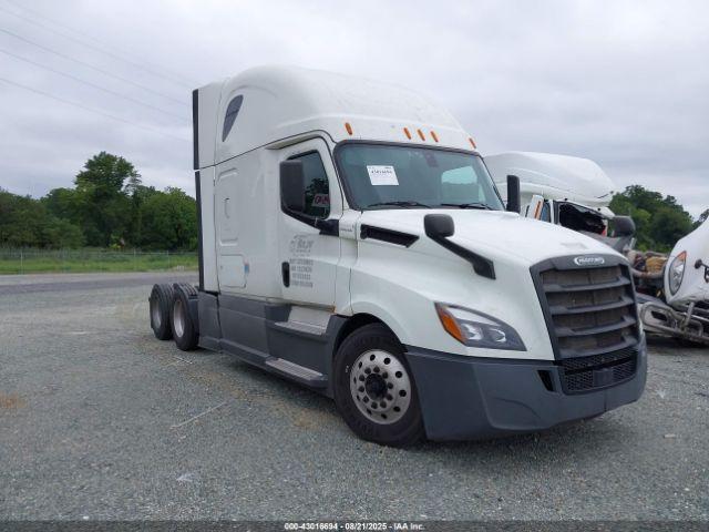  Salvage Freightliner New Cascadia 126