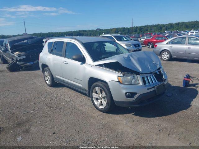  Salvage Jeep Compass