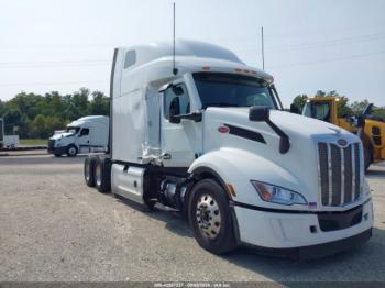  Salvage Peterbilt 579