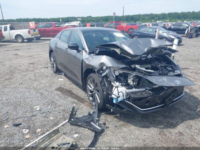  Salvage Toyota Crown
