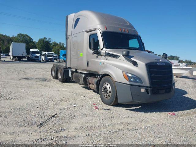  Salvage Freightliner New Cascadia 126