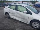 Toyota Prius L Image 7