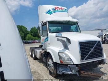  Salvage Volvo Vn