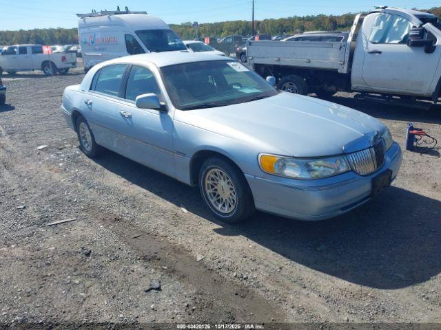  Salvage Lincoln Towncar