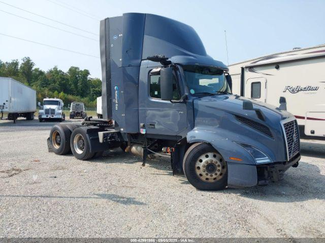  Salvage Volvo Vnl