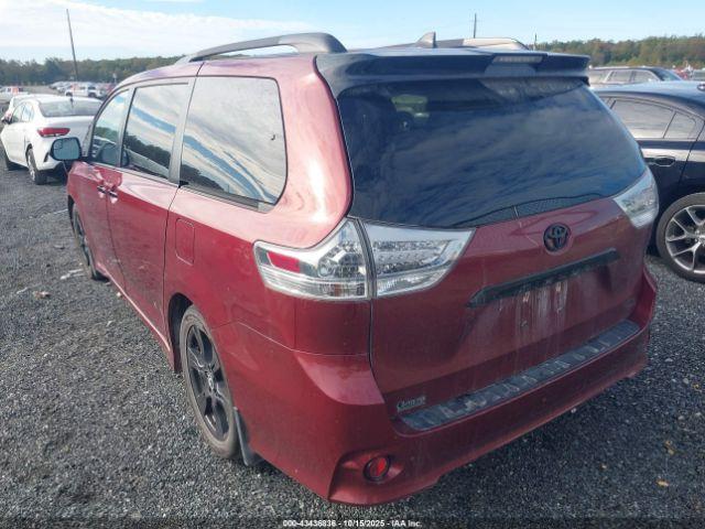 Toyota Sienna Se Image 8