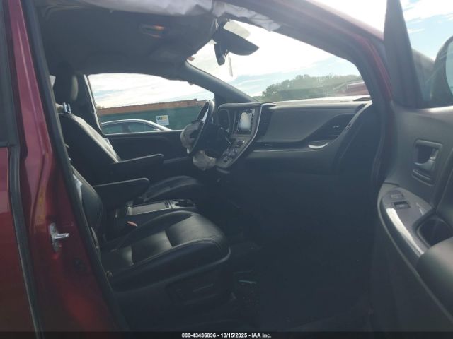 Toyota Sienna Se Image 6