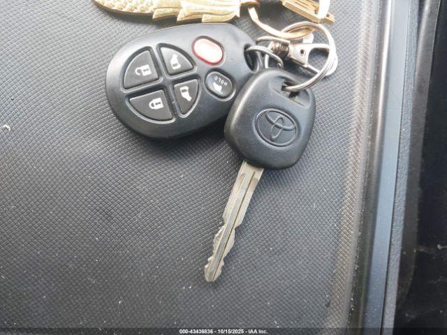 Toyota Sienna Se Image 11