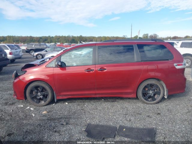 Toyota Sienna Se Image 15