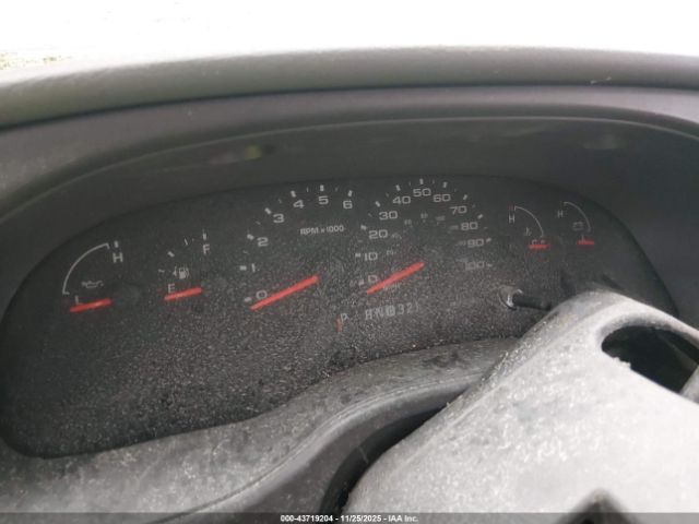 Ford E-450 Standard Image 7