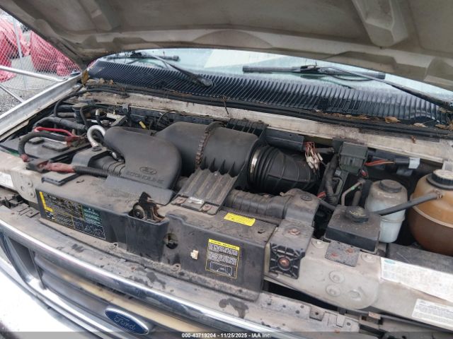 Ford E-450 Standard Image 2