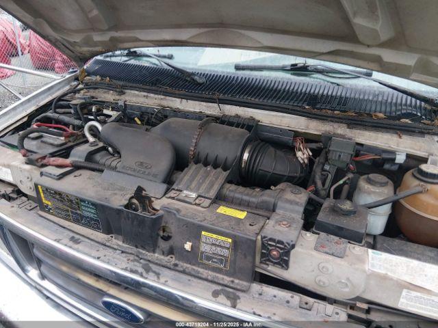 Ford E-450 Standard Image 2