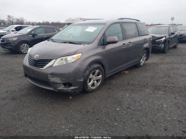Toyota Sienna Le V6 8 Passenger Image 4