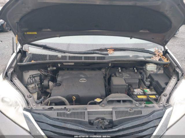 Toyota Sienna Le V6 8 Passenger Image 8