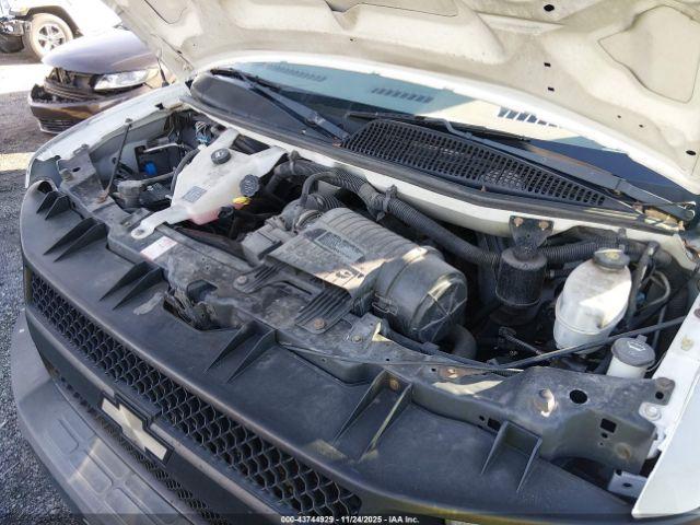 Chevrolet Express Work Van Image 4