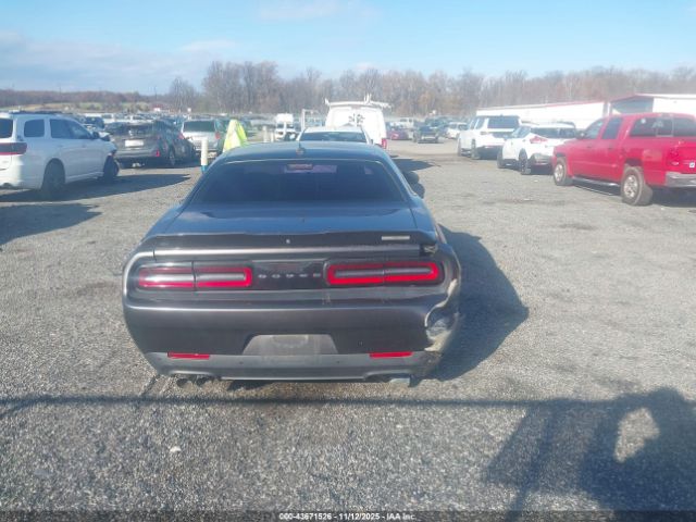 Dodge Challenger Image 10