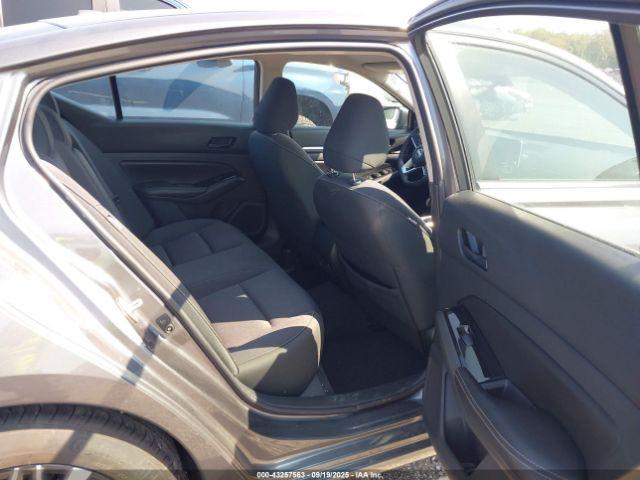 Nissan Altima Sv Fwd Image 14