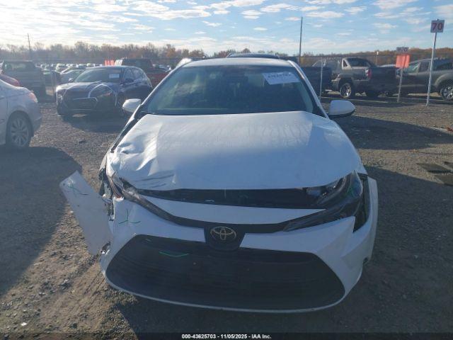 Toyota Corolla Le Image 10